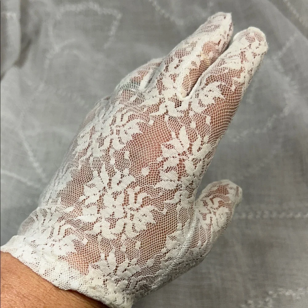 Fownes vintage 80’s lace gloves